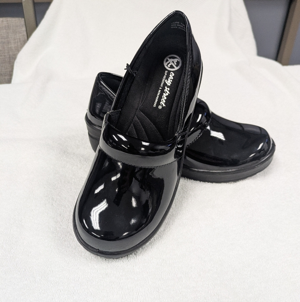 easy street Black Patent Slip-On Shoes for Women Laurie Style 71/2M